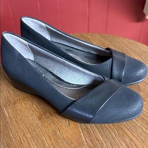Life Stride Black Textured Flats